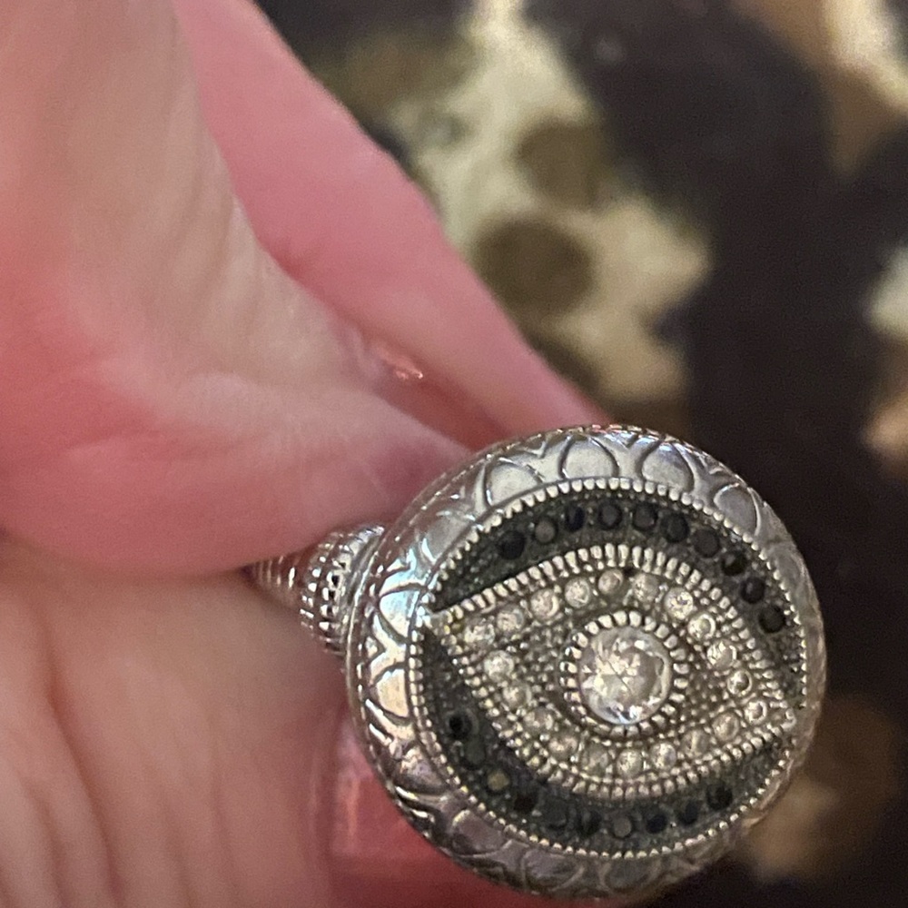 Silver Black and White Crystal Eye Ring Beautiful Ring Sz 8
